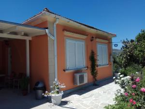 The building in which the holiday home is located