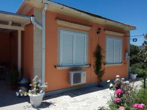 The building in which the holiday home is located