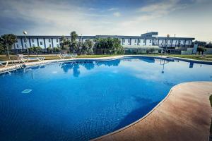 Der Swimmingpool an oder in der Nähe von Gran Hotel Ciudad Del Sur
