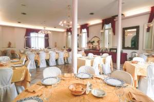 Restaurace v ubytování Hotel Lido