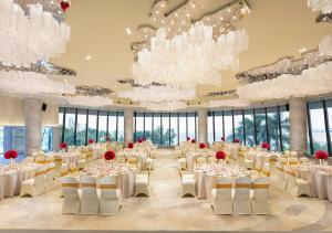 Gallery image of Grand Bay Hotel Zhuhai in Zhuhai