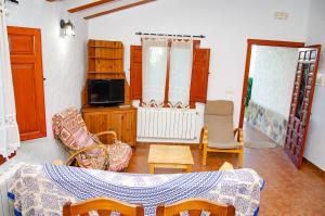 a living room with a table and a tv at Casas Rurales Mirador del Mundo in Yeste
