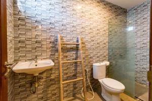 Koupelna v ubytování Dicky Guest House Batu Bolong