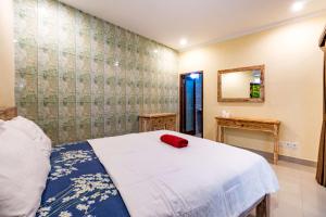 Postel nebo postele na pokoji v ubytování Dicky Guest House Batu Bolong