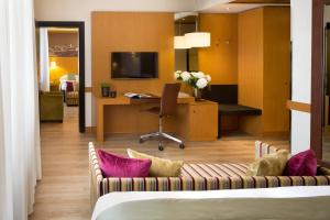 Televízia a/alebo spoločenská miestnosť v ubytovaní Starhotels Tourist