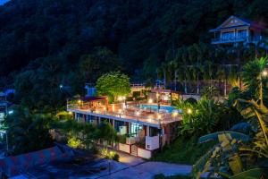 Бассейн в Memory Karon Resort или поблизости