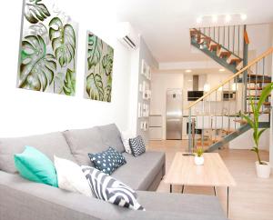 A seating area at Loft Duplex Malaga