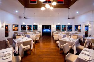 Restoranas ar kita vieta pavalgyti apgyvendinimo įstaigoje Serenity at Coconut Bay - All Inclusive