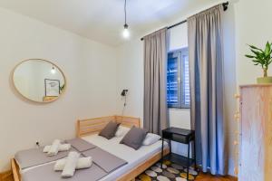 Ένα ή περισσότερα κρεβάτια σε δωμάτιο στο Grandma Mary's Home +45 φωτογραφίες