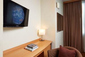 TV a/nebo společenská místnost v ubytování Garda Hotel