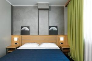 Postel nebo postele na pokoji v ubytování Garda Hotel