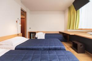 Postel nebo postele na pokoji v ubytování Garda Hotel