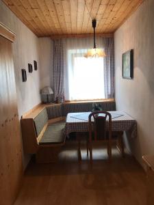 a room with a bed and a table and a window at Gasthof zum Gamsjäger in Sankt Nikolai im Sölktal