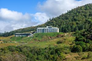 Nespecifikovaný výhled na hory nebo výhled na hory při pohledu z hotelu