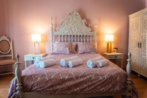 Een bed of bedden in een kamer bij Offshore Rustic House