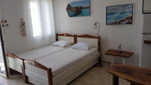 A bed or beds in a room at Nesaea Studio