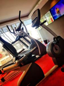 Spordikeskus ja/või sportimisvõimalused majutusasutuses BIT Design Hotel