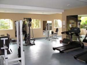 a room with a gym with treadmills and a treadmill at Hotel Itapemar - Ilhabela in Ilhabela