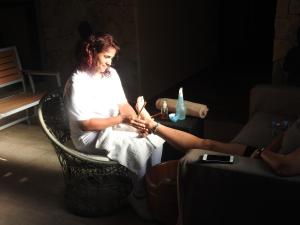 a woman sitting in a chair in a room at Hotel Itapemar - Ilhabela in Ilhabela