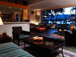 a living room with a couch and a table at Hotel Itapemar - Ilhabela in Ilhabela
