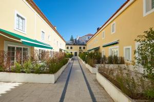 a walkway between two buildings on a street at Luxurious triplex near the beach In Estoril in Estoril