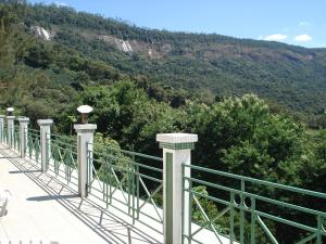 a balcony with a view of a mountain at Pousada Lambari Montanha Hotel in Lambari