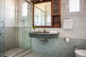 A bathroom at Hidden Gem Estate - Superior luxury villa large private pool stunning sea & mountain views 5 acres of lush gardens World class accommodation
