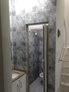 a bathroom with a shower and a sink and a toilet at Edificio Netuno in Cabo Frio