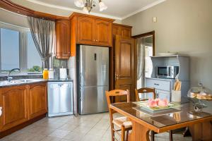 A kitchen or kitchenette at Hidden Gem Estate - Superior luxury villa large private pool stunning sea & mountain views 5 acres of lush gardens World class accommodation