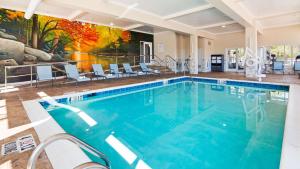 The swimming pool at or close to Best Western Gettysburg