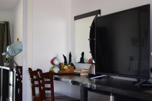 TV a/nebo společenská místnost v ubytování the beachhouse