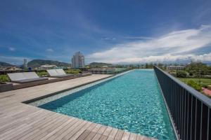 A piscina em ou perto de The Deck Patong by VIP