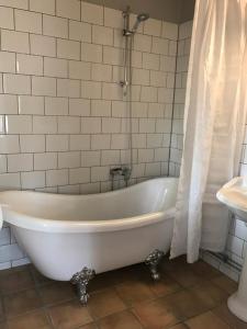 Koupelna v ubytování Hotell Humbla + 24 fotografií