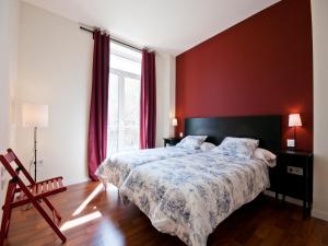 Posteľ alebo postele v izbe v ubytovaní Apartamentos Murallas de Sevilla
