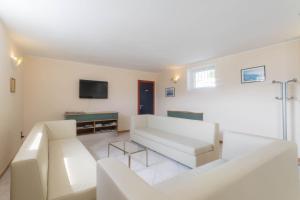 TV a/nebo společenská místnost v ubytování Hotel Lido