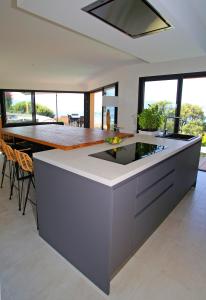 Köök või kööginurk majutusasutuses Villa Luxe Vue Mer