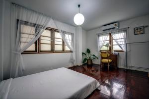 Postel nebo postele na pokoji v ubytování DoubleTree House