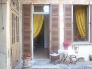 an open door to a patio with a table and chairs at Case Vacanze La CORTE in Orta San Giulio