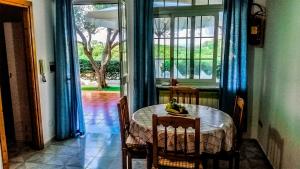 a table with a bowl of bananas on it in a dining room at Appartamenti Luongo in Forio d'Ischia