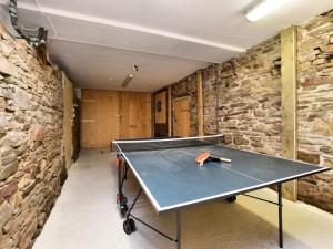 Stolní tenis v ubytování Rustic Farm Stay in Rogery nebo okolí