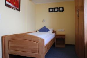 Postel nebo postele na pokoji v ubytování Hotel Zum Waldstein
