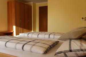Postel nebo postele na pokoji v ubytování Hotel Zum Waldstein