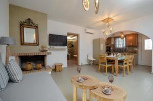 Gallery image of Flora's Villa with Private Pool in Agkidia