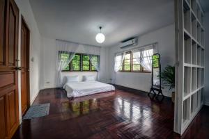 Postel nebo postele na pokoji v ubytování DoubleTree House