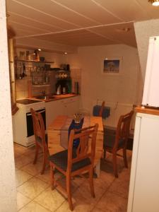 Küche/Küchenzeile in der Unterkunft FerienWohnung Gebhardt