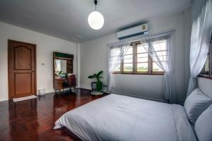 Postel nebo postele na pokoji v ubytování DoubleTree House