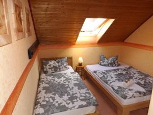 מיטה או מיטות בחדר ב-Boardinghouse Castell