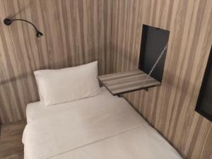 Postel nebo postele na pokoji v ubytování The Verve Hotel PJ Damansara