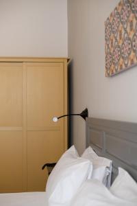 Voodi või voodid majutusasutuse Chapter 5 Hotel toas