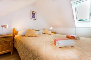 Postel nebo postele na pokoji v ubytování Apartmani Rebac + 37 fotografií
